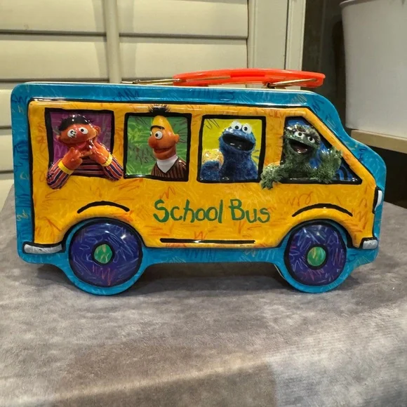 2005 Vintage Sesame Street Colorful School Bus Toy Vintage Lunch Box - Picture 1 of 5